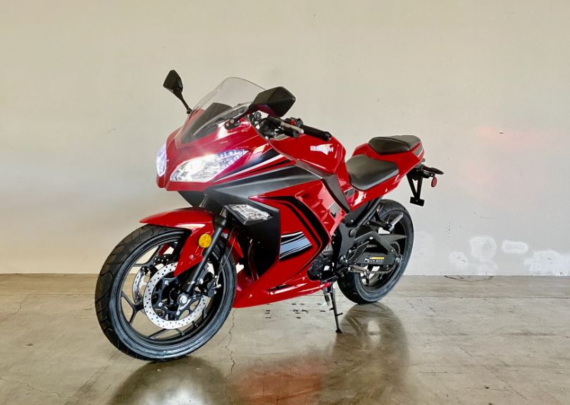 Tale Of Two Bikes- What’s The Difference Between Street Legal & Super Pocket Bikes?