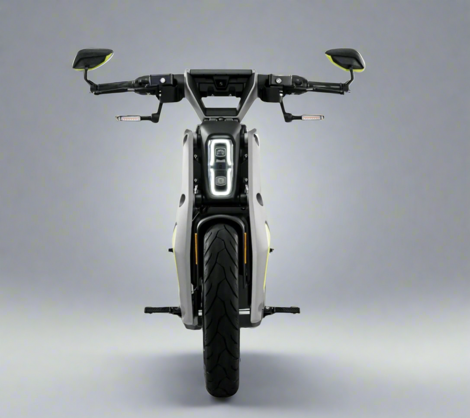 NAXEON I AM PRO | 7.5 KW Motor | 72V Lithium | Automatic Motorcycle