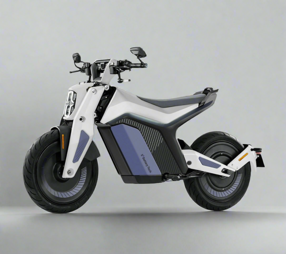NAXEON I AM PRO | 7.5 KW Motor | 72V Lithium | Automatic Motorcycle