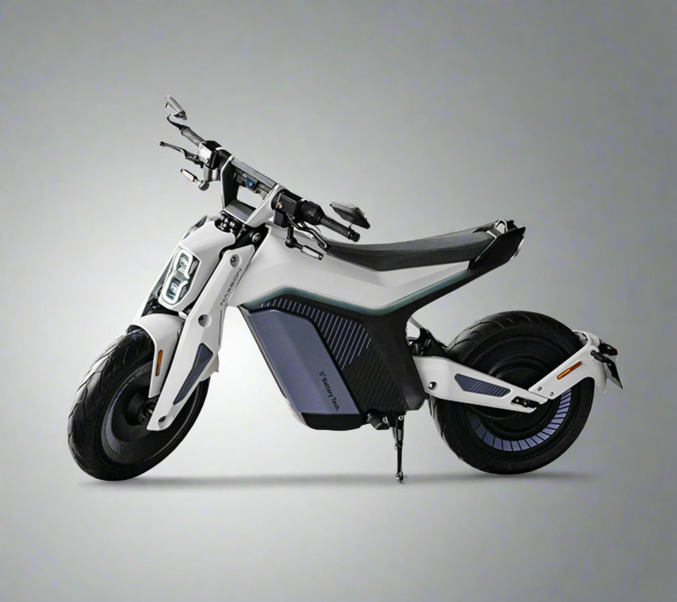 NAXEON I AM PRO | 7.5 KW Motor | 72V Lithium | Automatic Motorcycle