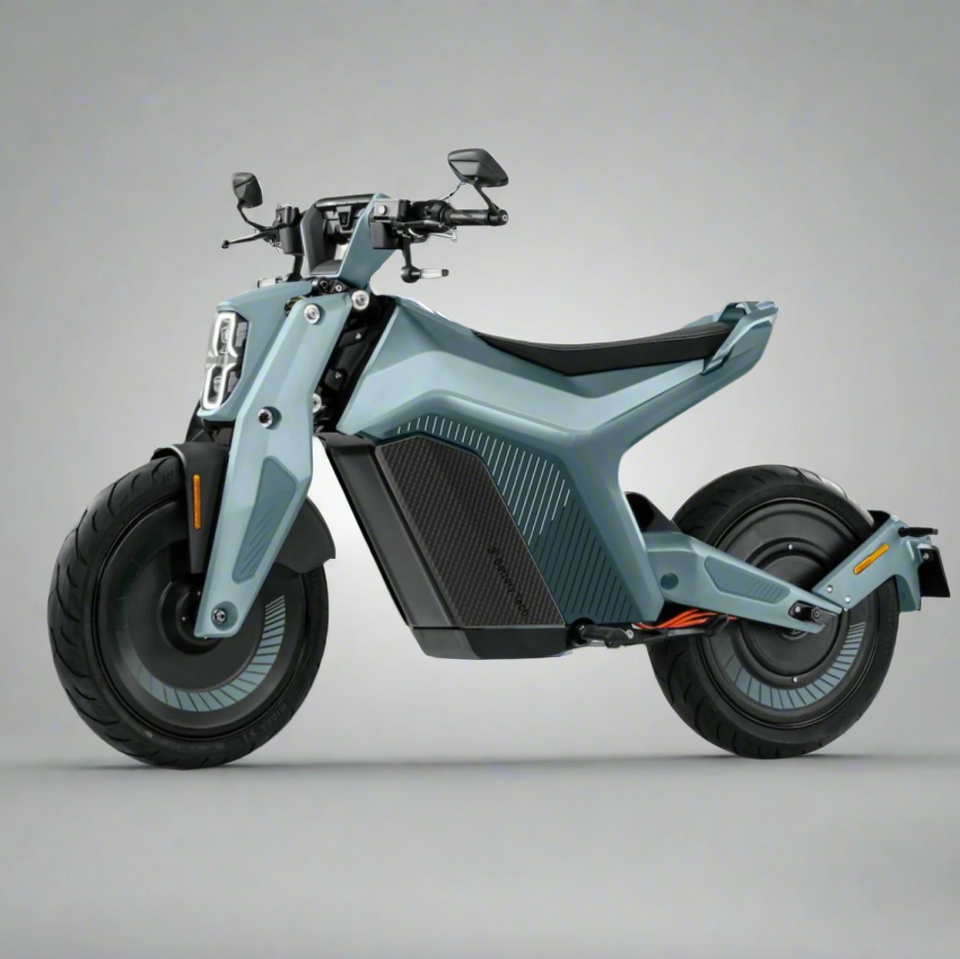 NAXEON I AM PRO | 7.5 KW Motor | 72V Lithium | Automatic Motorcycle Vatna Blue
