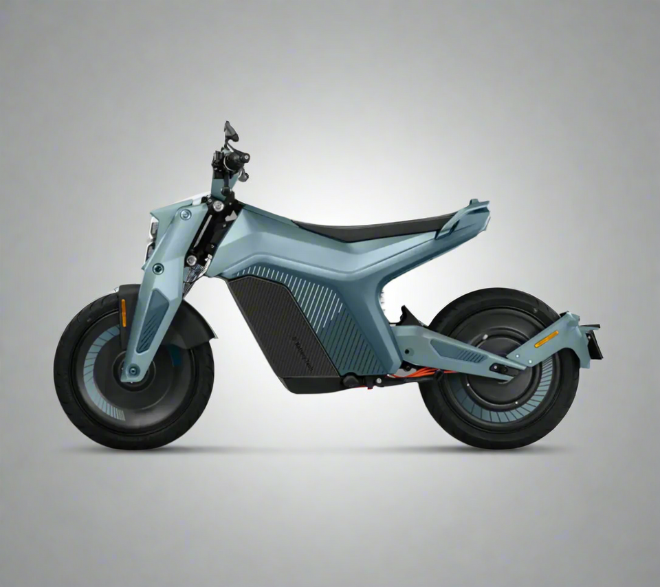 NAXEON I AM | 6.5KW Motor | 72V Lithium Electric Motorcycle | Automatic Street Legal Vatna Blue