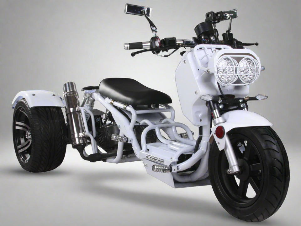 PST50-19N - white. Maddog 50cc trike.