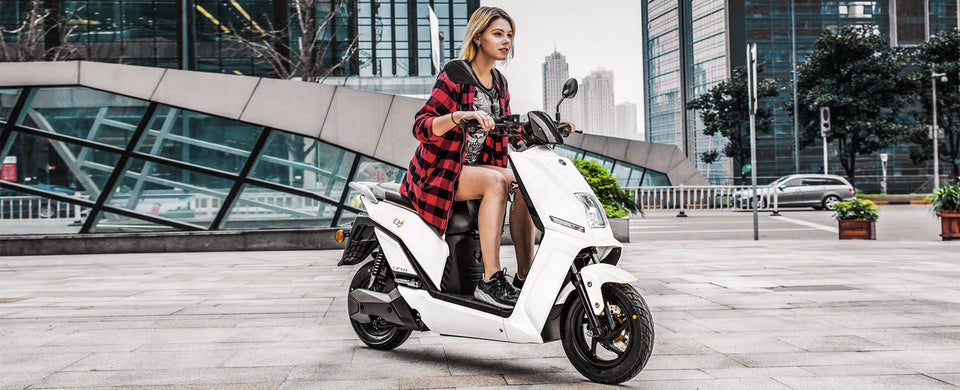 Lifan e3 1200w scooter 5'foot 10 rider