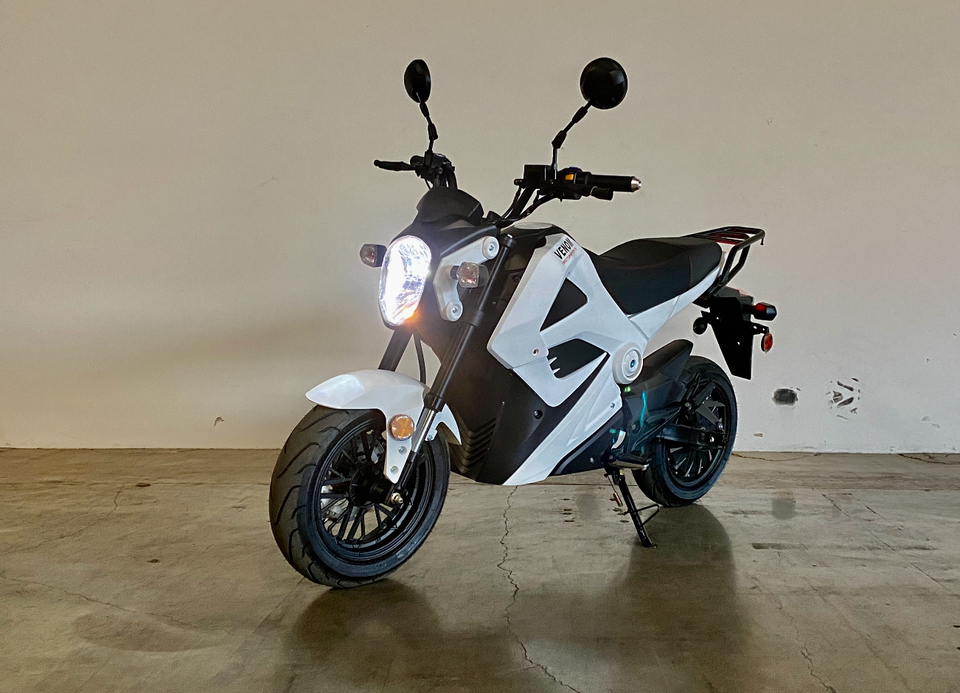 2021 Venom E-X20 Brushless 2000w 72v Electric Motorcycle - BD578Z WHITE