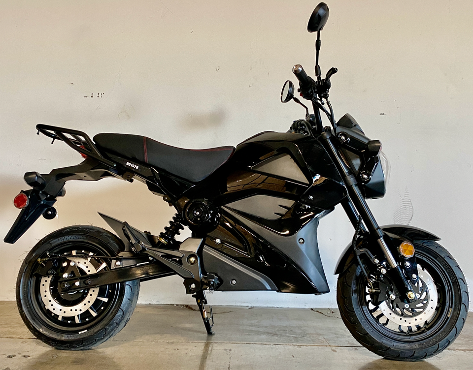 Boom E-Vader 2000W Brushless 72V Electric Motorcycle - BD578Z - Middle View